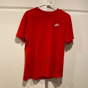 Red Nike tee size M